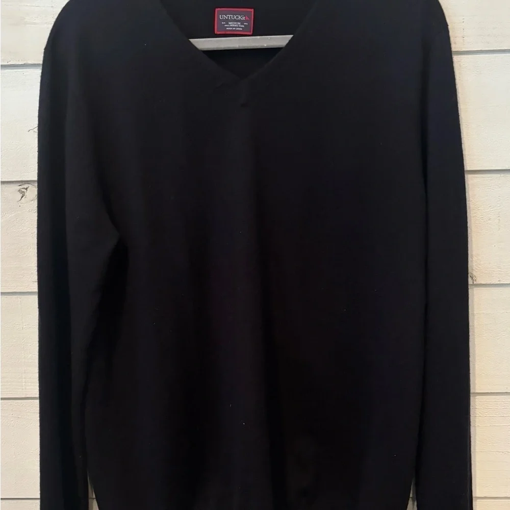 UNTUCKit Sweater Men's Medium 100% Merino Wool Navy V Neck Long Sleeve Pullover